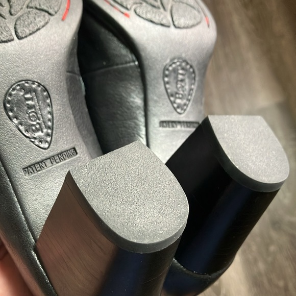 BORN - Picture 9 of 17